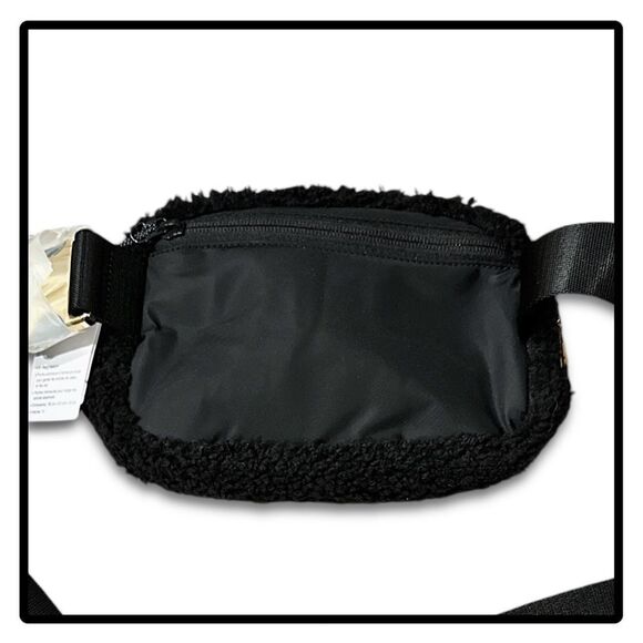 NWT Lululemon Everywhere Belt Bag Fleece Black - Picture 11 of 15